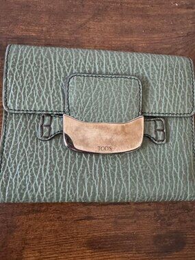 Tod’s Green Textured Leather Compact Large Wallet Made in Italy